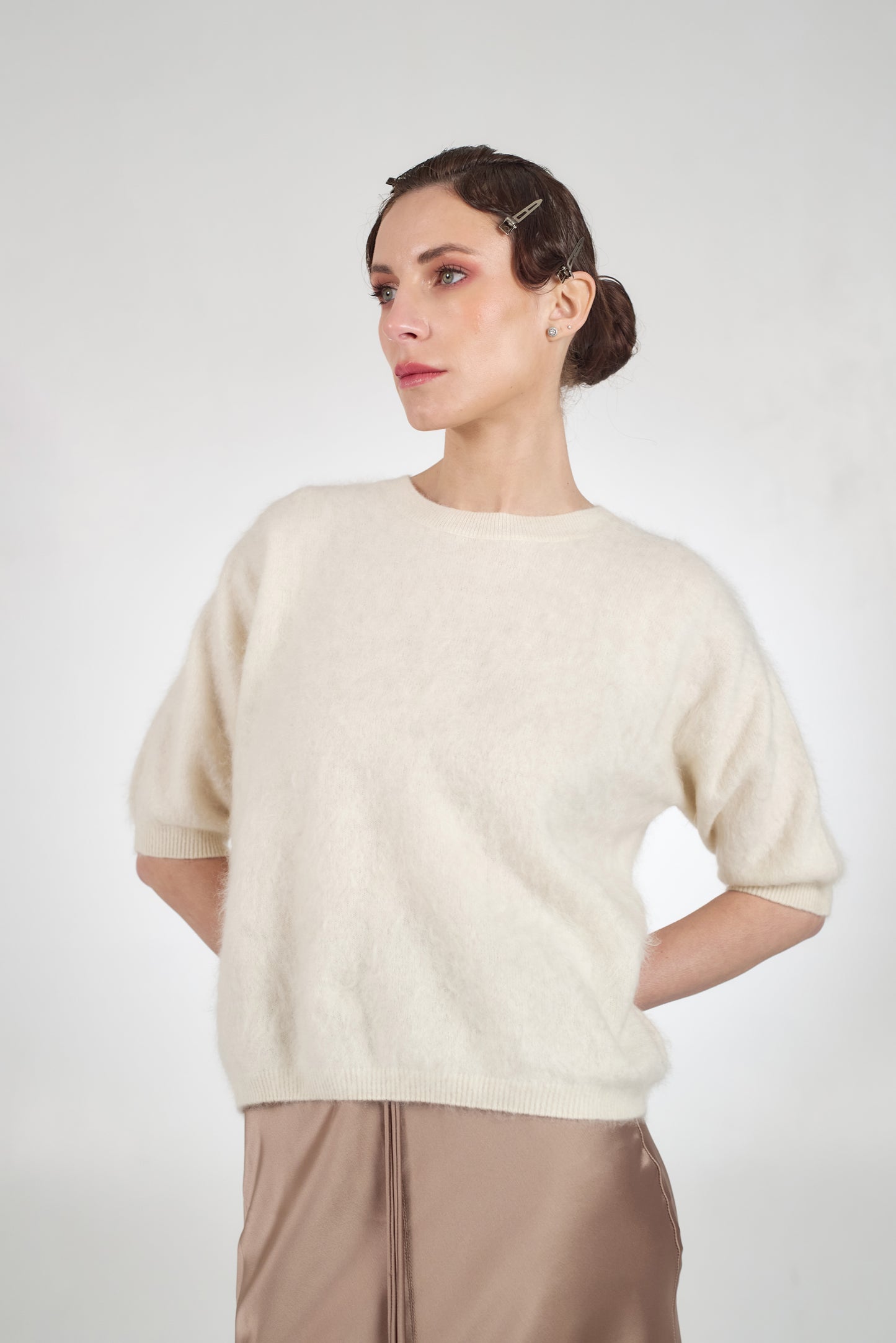Short-sleeve cashmere sweater in white