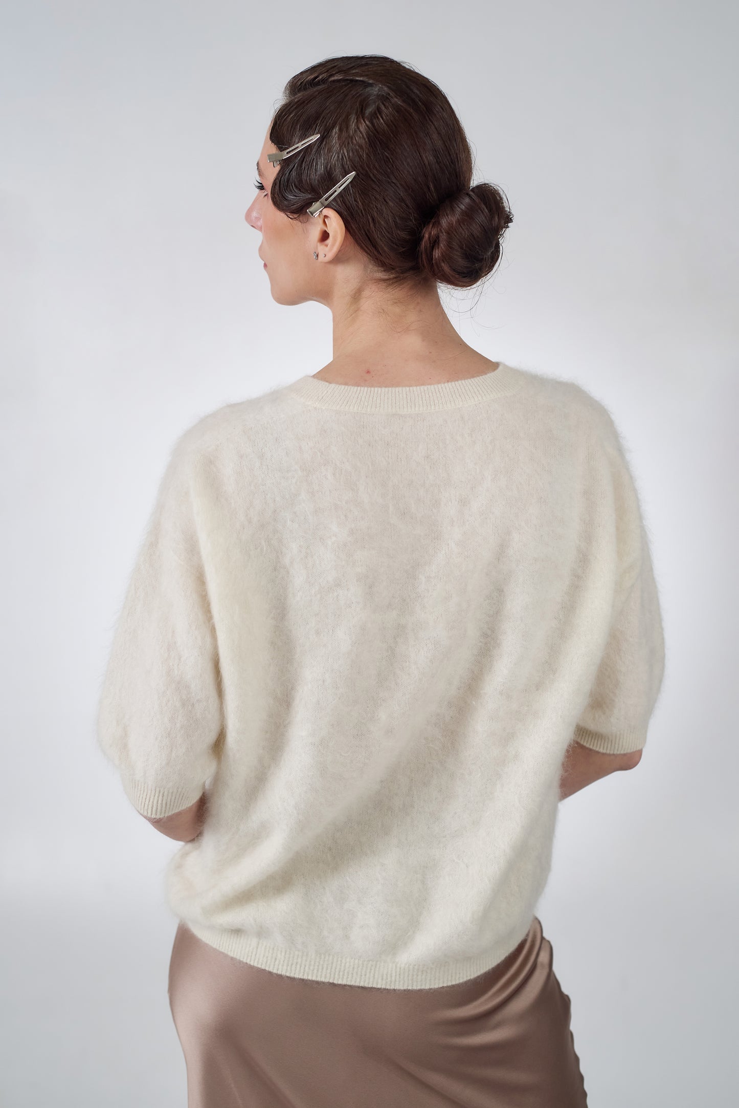 Short-sleeve cashmere sweater in white