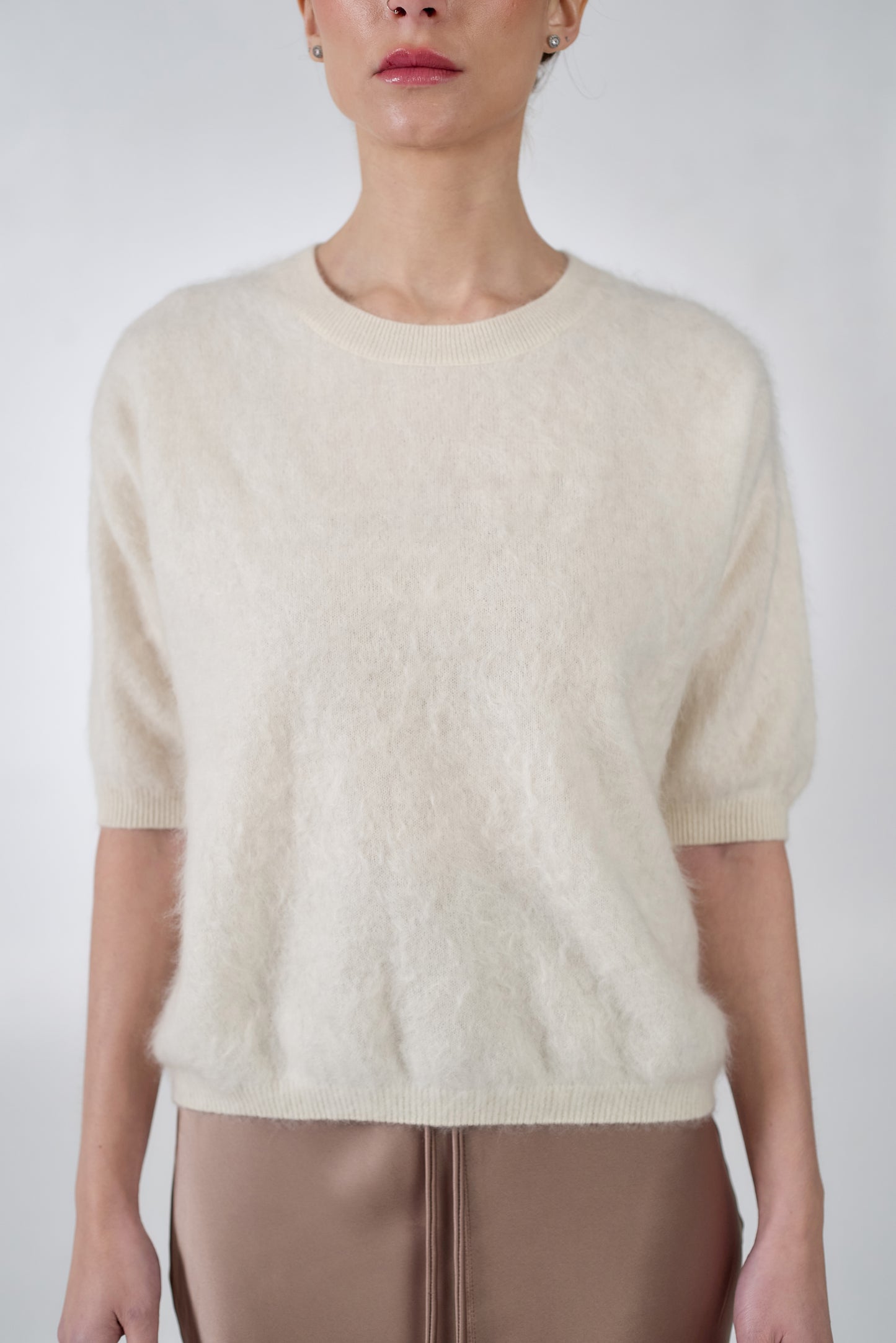 Short-sleeve cashmere sweater in white