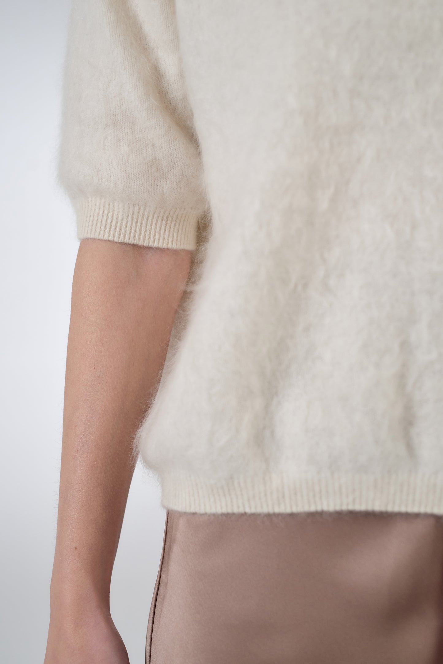 Short-sleeve cashmere sweater in white