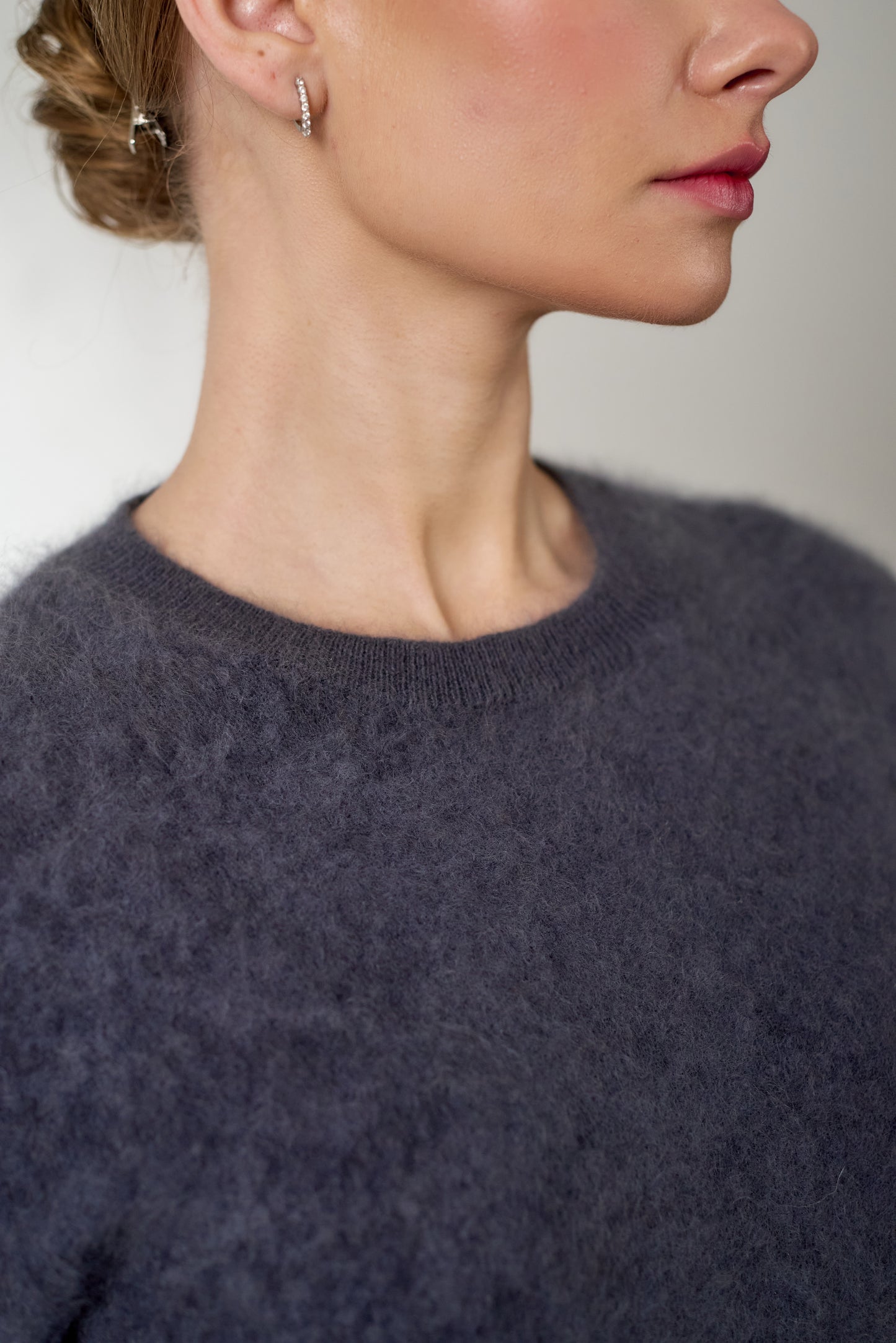 Short-sleeve casmere sweater in grey