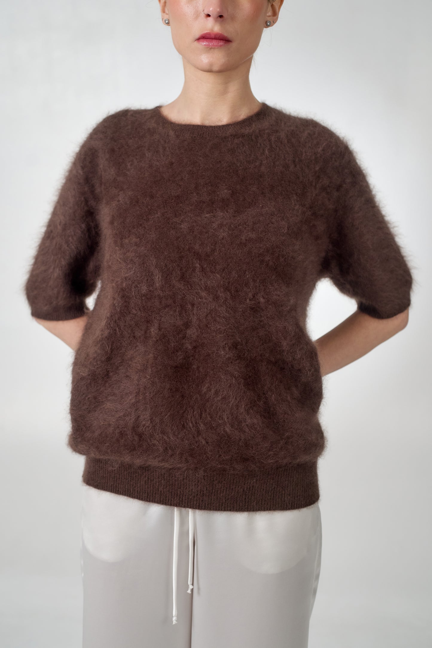 Short-sleeve soft cashmere sweater in brown